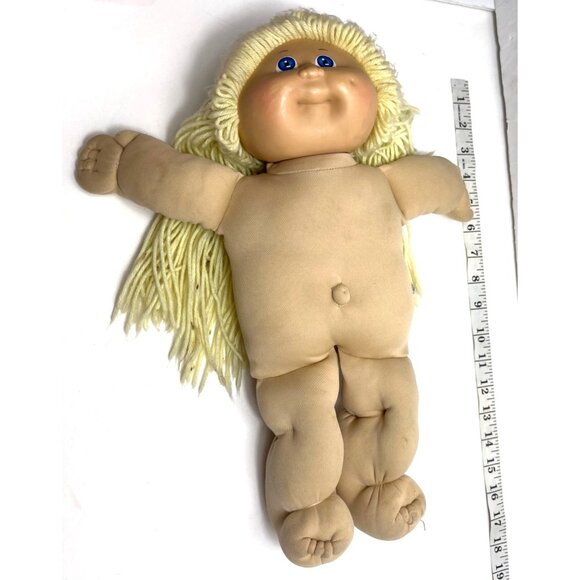 Vintage 1982 Cabbage Patch Kids Blonde Doll W/ Embroidered Dress & Signature 81c - Picture 8 of 10